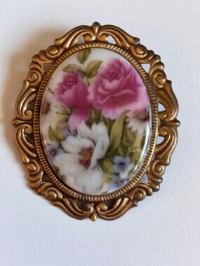 Vintage rose ceramic brooch pin with filigree frame grandmacore romantic
